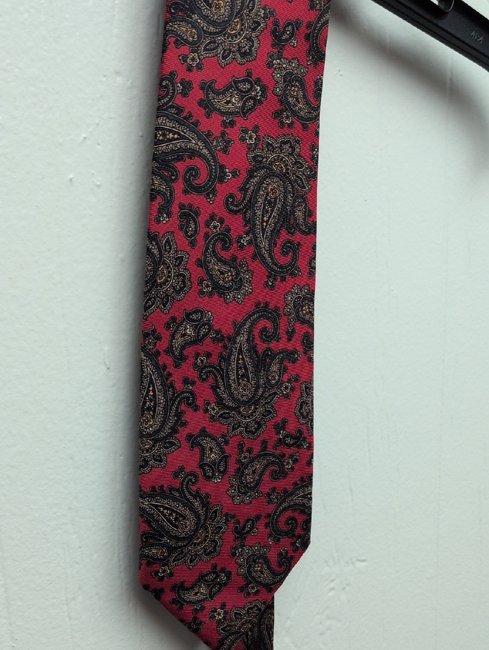 Men's Burgundy Paisley Tie - Classic Formal Accessory